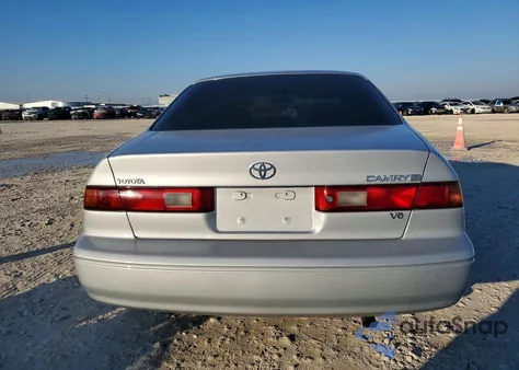 1999 Toyota Camry из США, поврежденный, VIN 4T1BF28K8XU933619